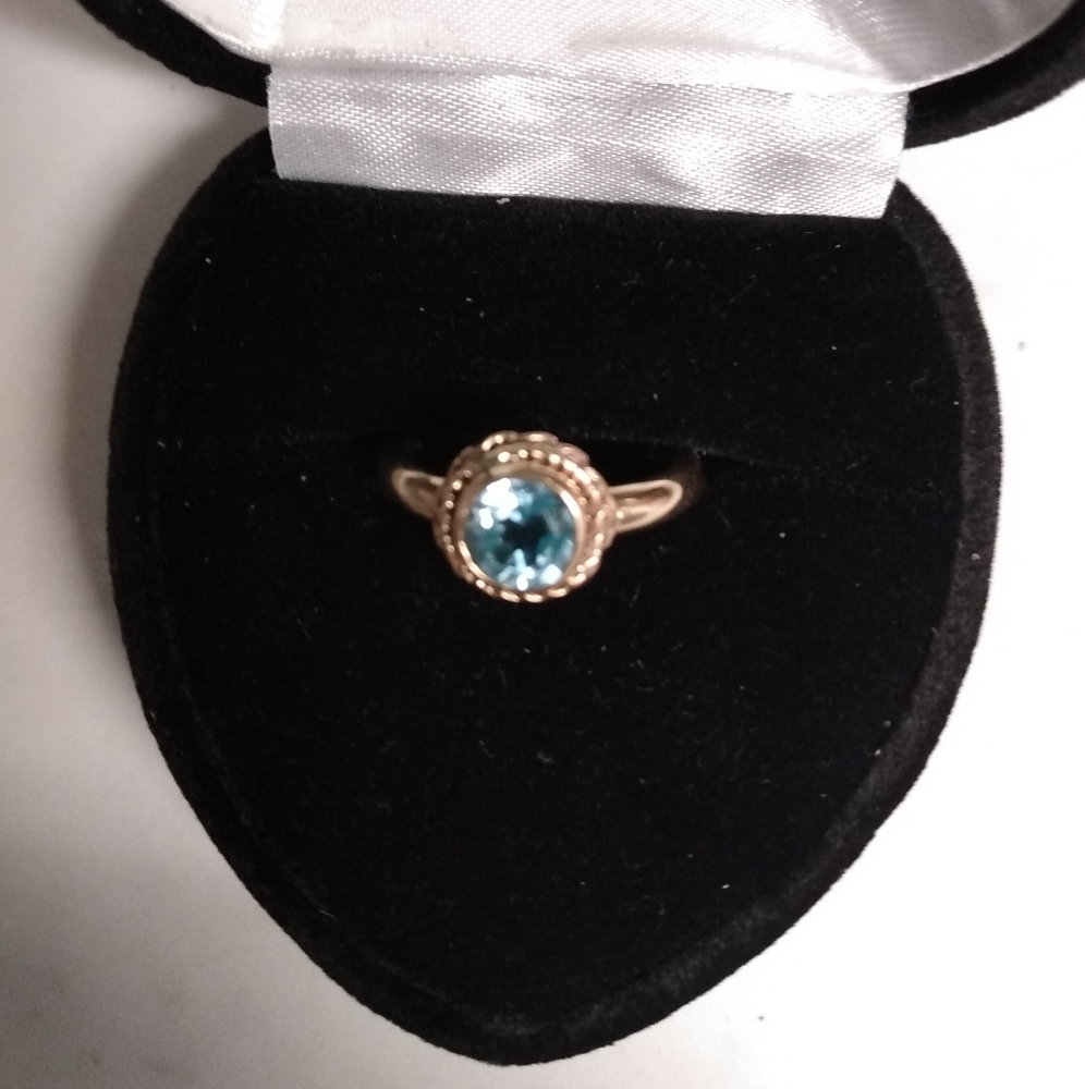 Genuine and natural Aquamarine gemstone in solid gold band, size 6